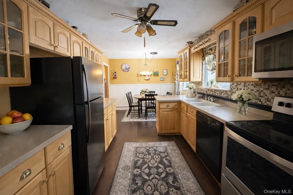 15 Palm Street Selden, NY 11784