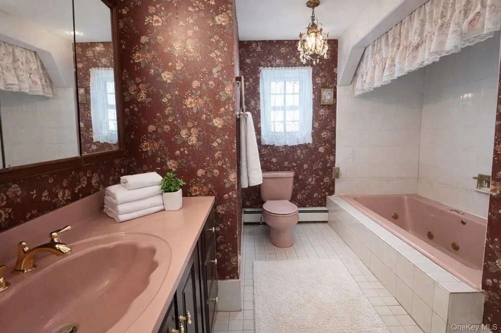 15 Palm Street Selden, NY 11784