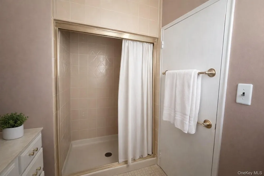 15 Palm Street Selden, NY 11784