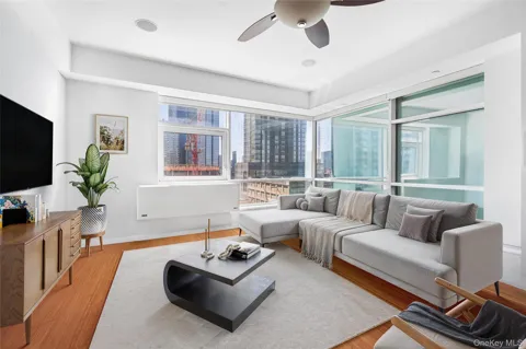 2415 Queens Plaza #7A