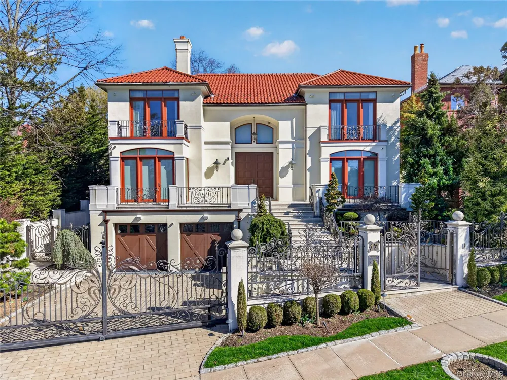 17 North Drive Malba, NY 11357