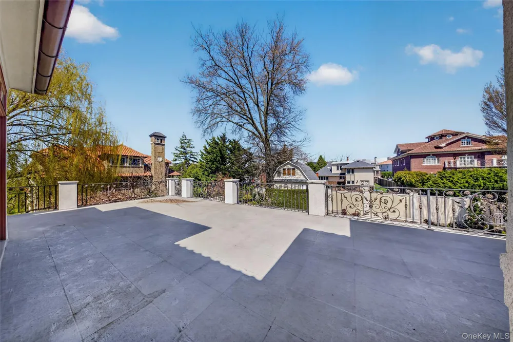 17 North Drive Malba, NY 11357
