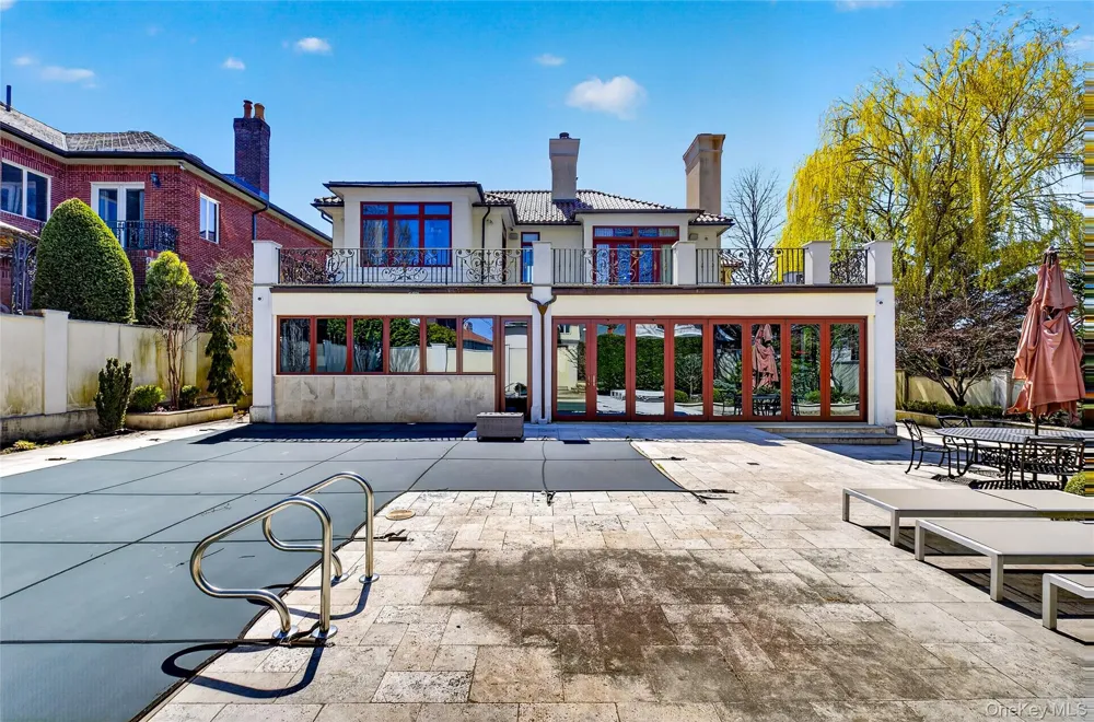 17 North Drive Malba, NY 11357