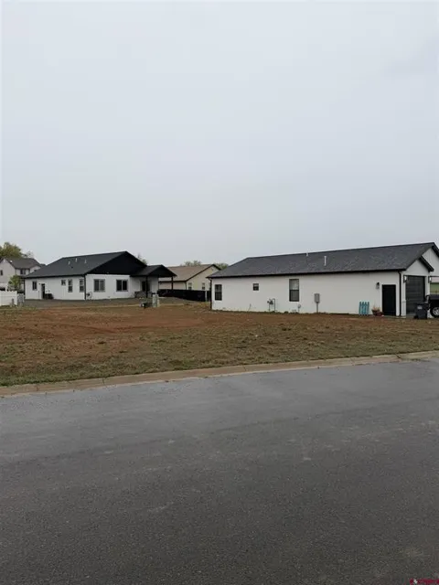 518 Jarrett Ave
