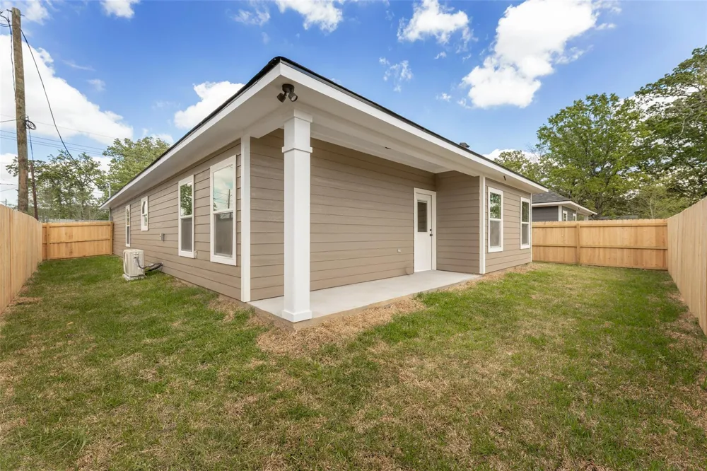 905 W Virginia Street Navasota, TX 77868
