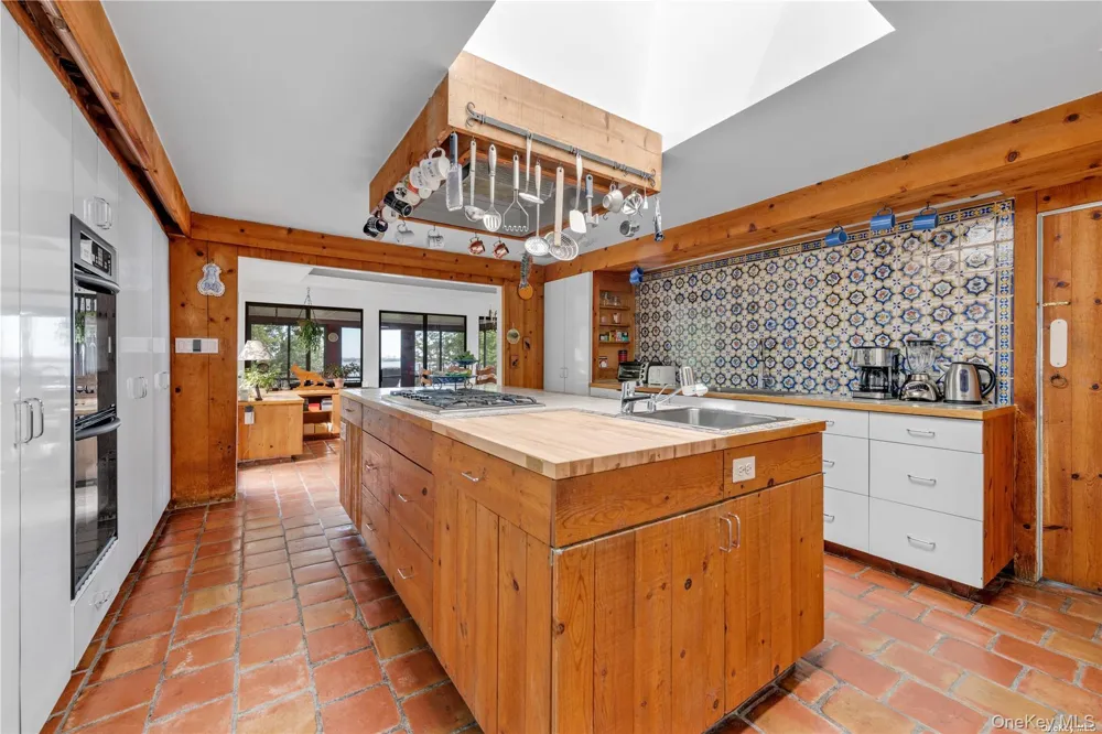 120 W Creek Farms Road Sands Point, NY 11050