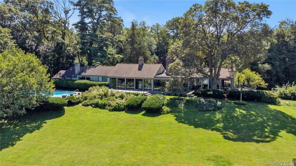 120 W Creek Farms Road Sands Point, NY 11050