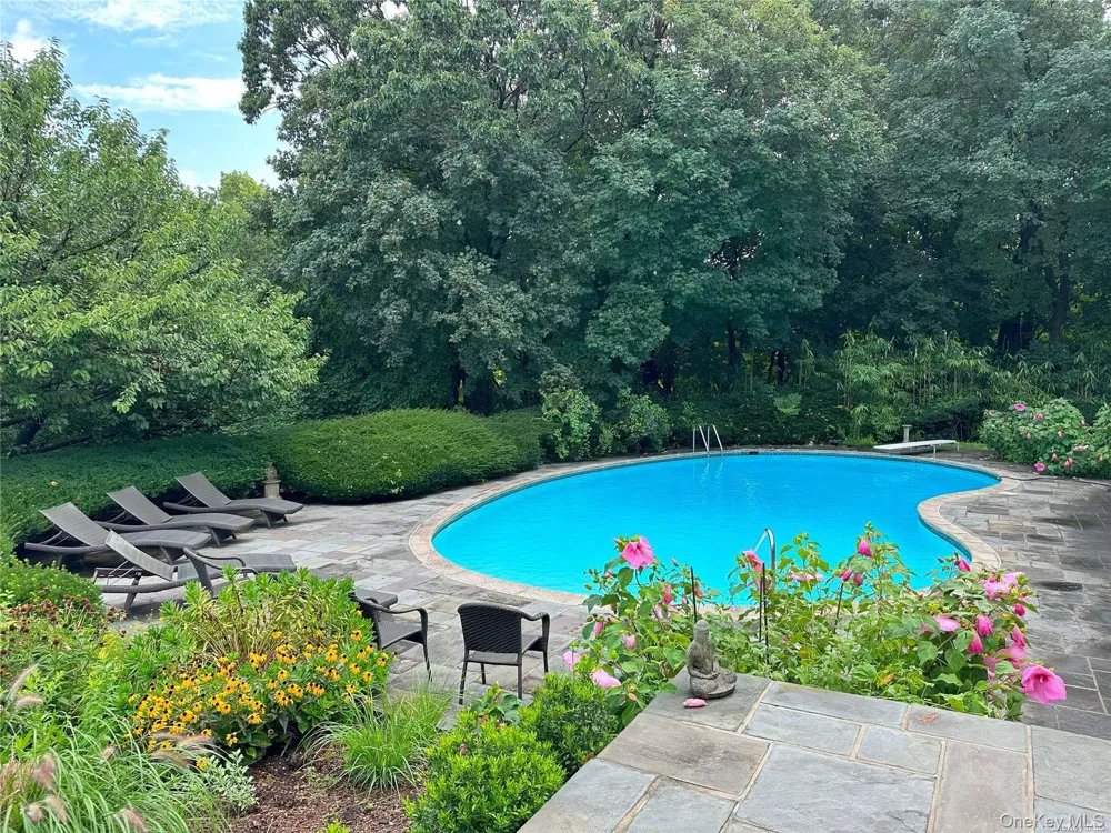 120 W Creek Farms Road Sands Point, NY 11050