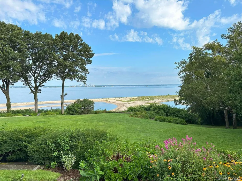 120 W Creek Farms Road Sands Point, NY 11050