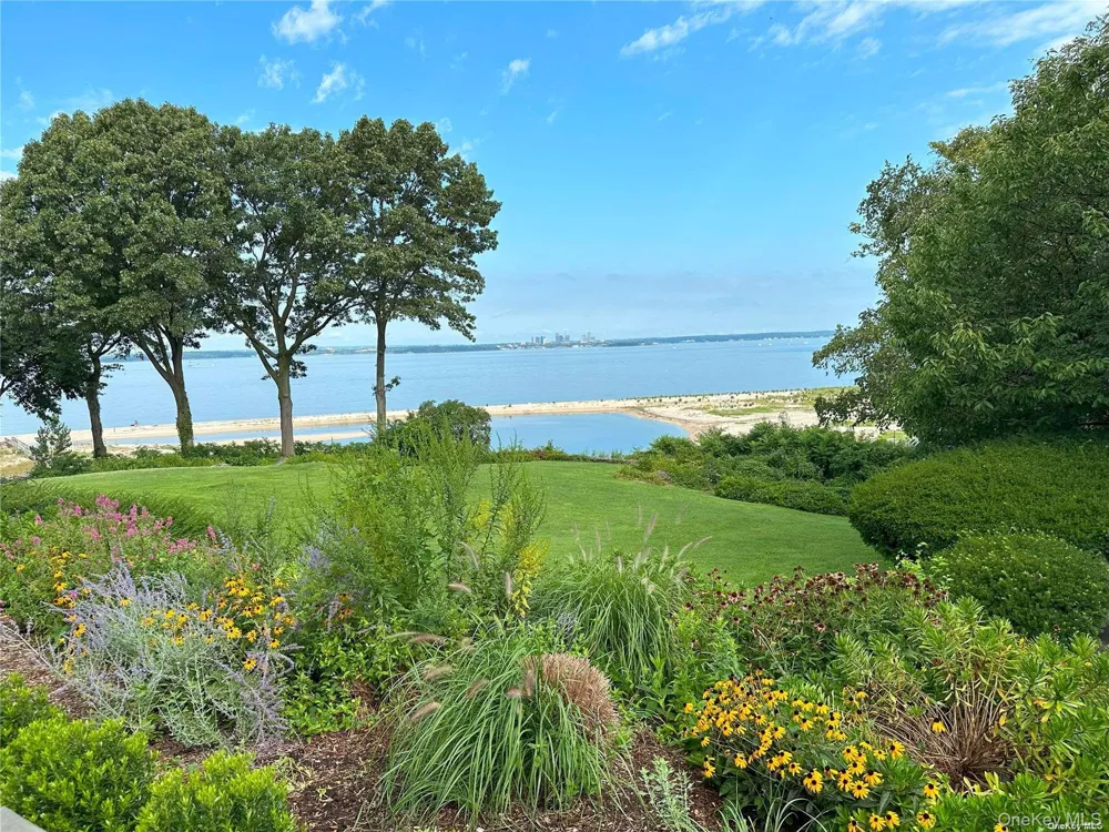 120 W Creek Farms Road Sands Point, NY 11050