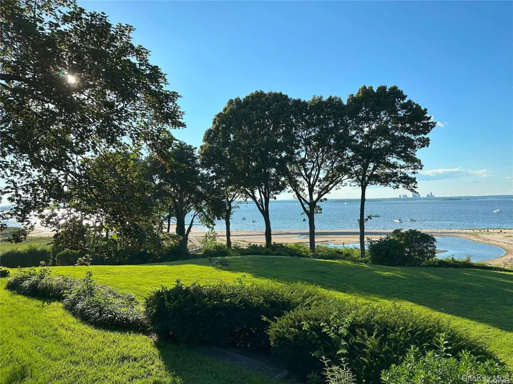 120 W Creek Farms Road Sands Point, NY 11050