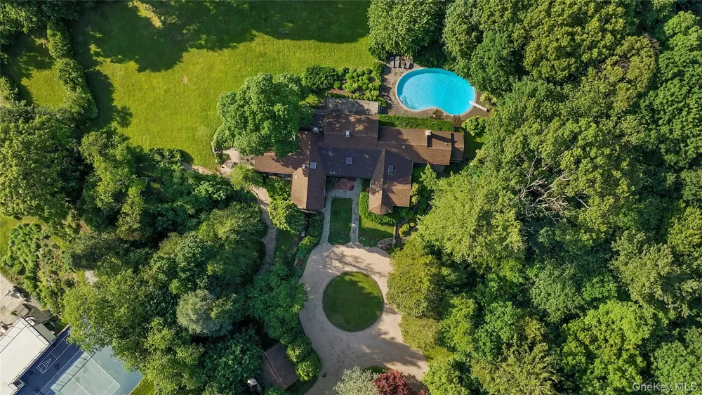 120 W Creek Farms Road Sands Point, NY 11050
