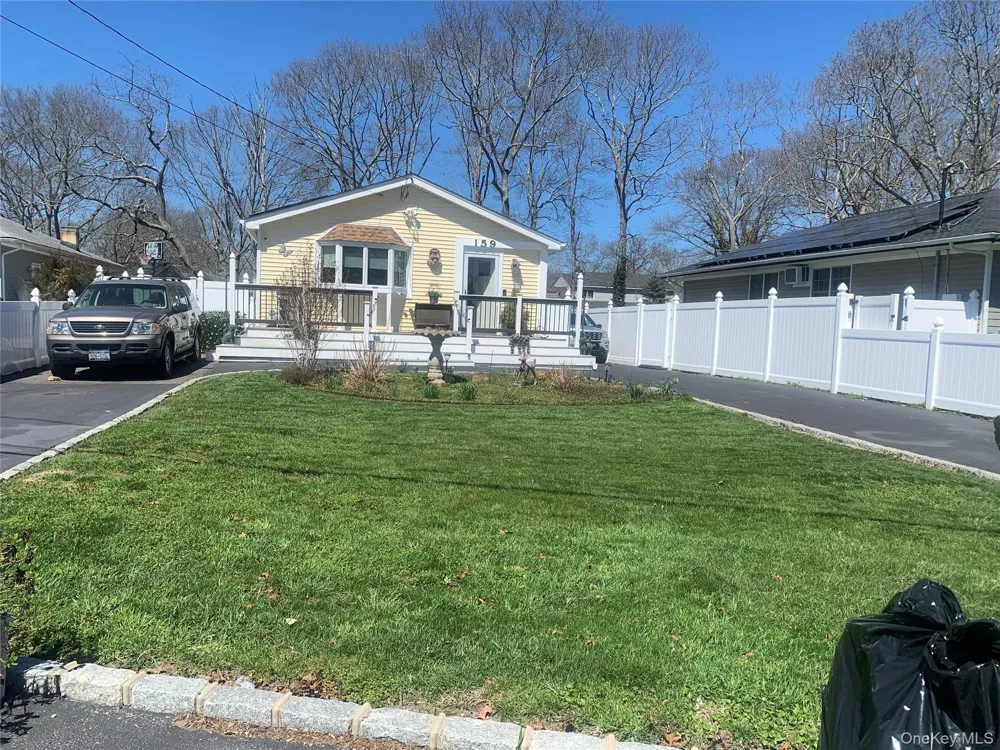 159 Parkwood Drive Shirley, NY 11967