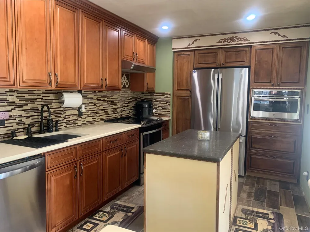 159 Parkwood Drive Shirley, NY 11967