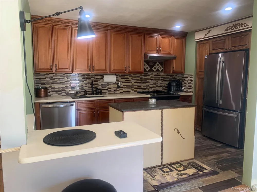 159 Parkwood Drive Shirley, NY 11967