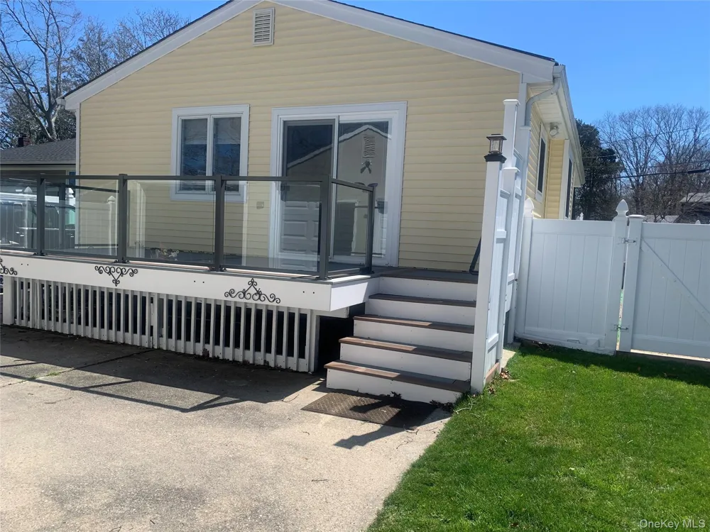 159 Parkwood Drive Shirley, NY 11967