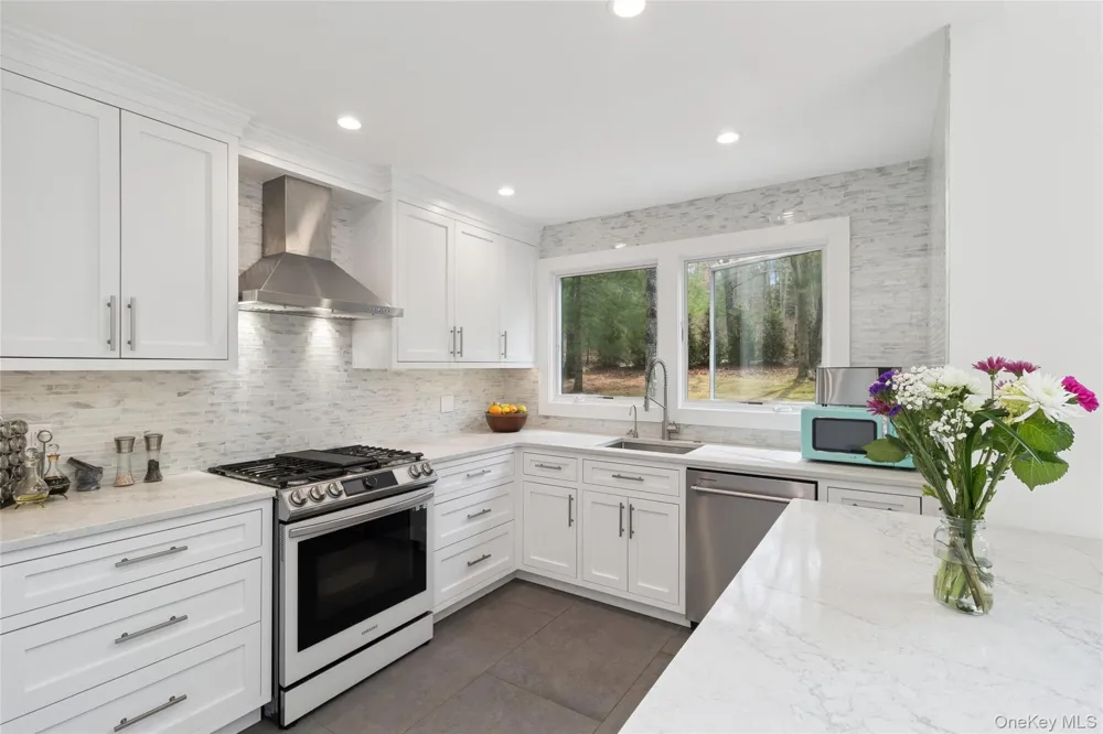 27 Ely Brook Road East Hampton, NY 11937