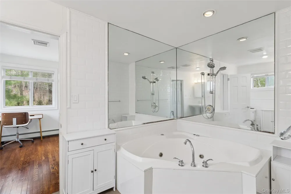 27 Ely Brook Road East Hampton, NY 11937