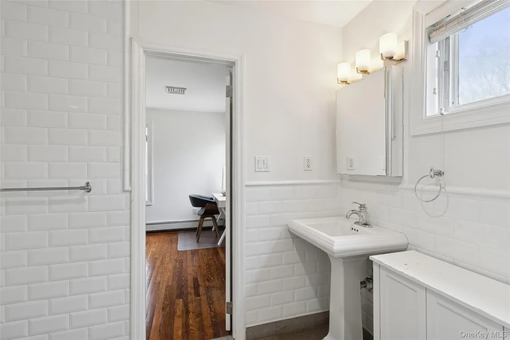 27 Ely Brook Road East Hampton, NY 11937