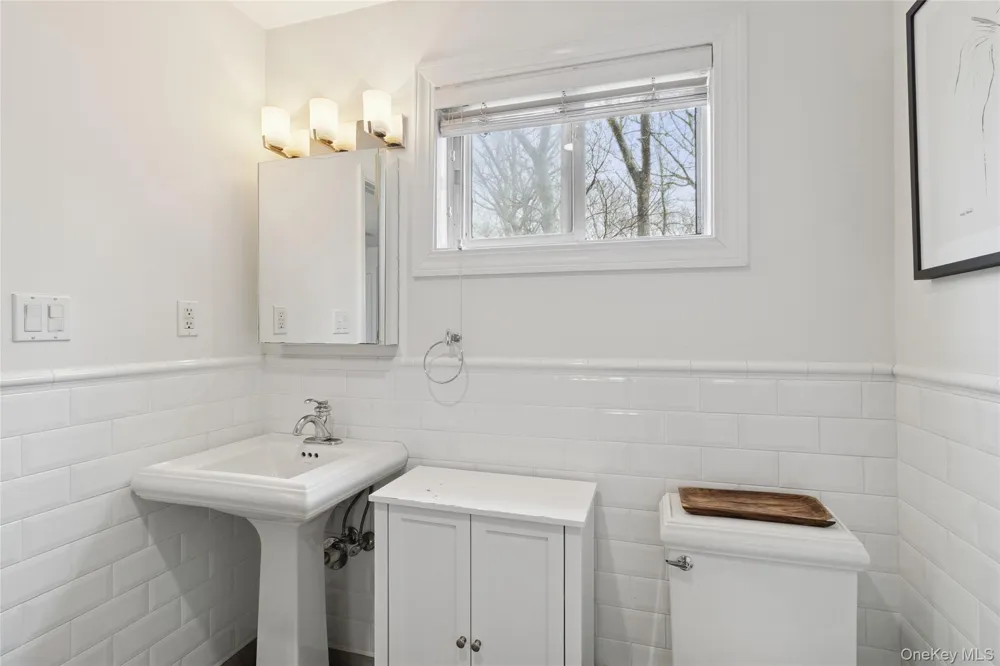 27 Ely Brook Road East Hampton, NY 11937