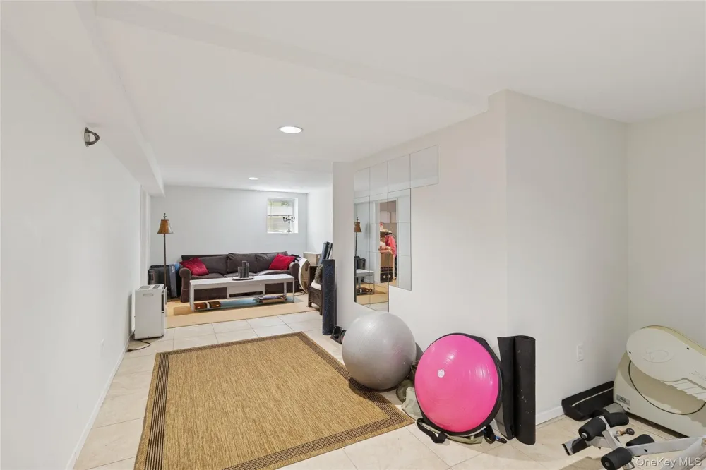 27 Ely Brook Road East Hampton, NY 11937