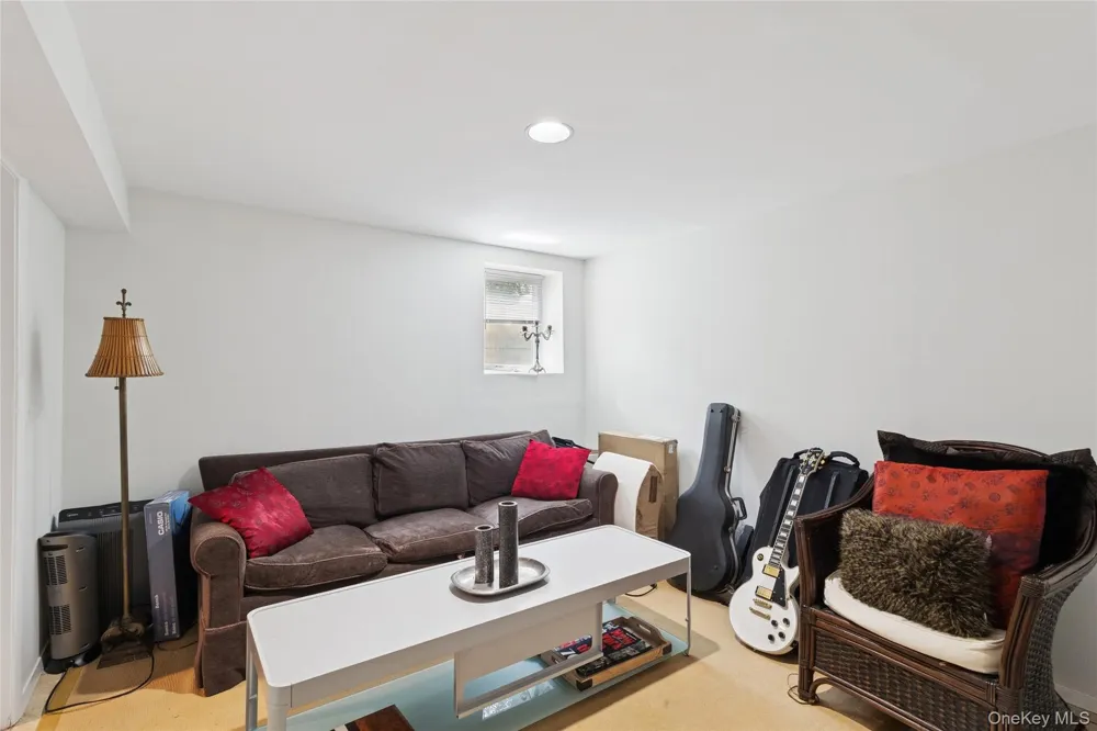27 Ely Brook Road East Hampton, NY 11937