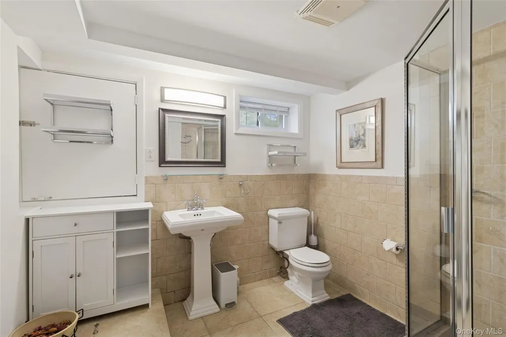 27 Ely Brook Road East Hampton, NY 11937