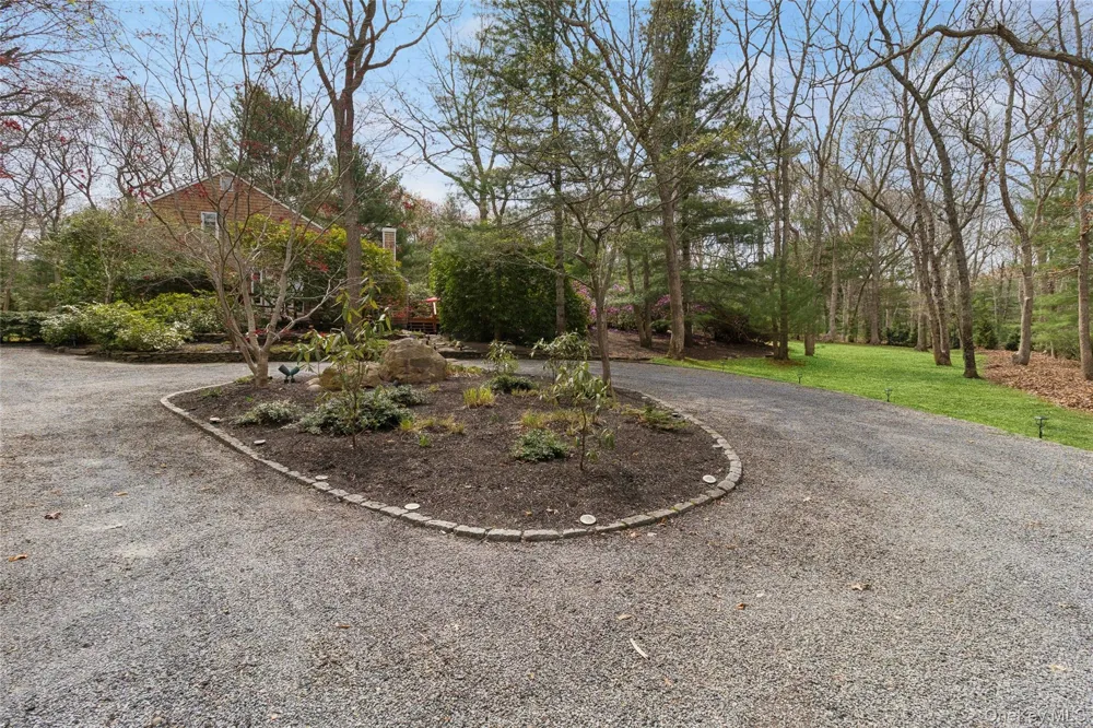 27 Ely Brook Road East Hampton, NY 11937
