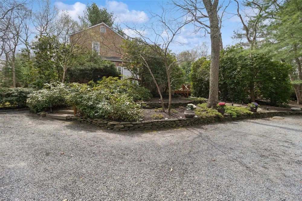 27 Ely Brook Road East Hampton, NY 11937