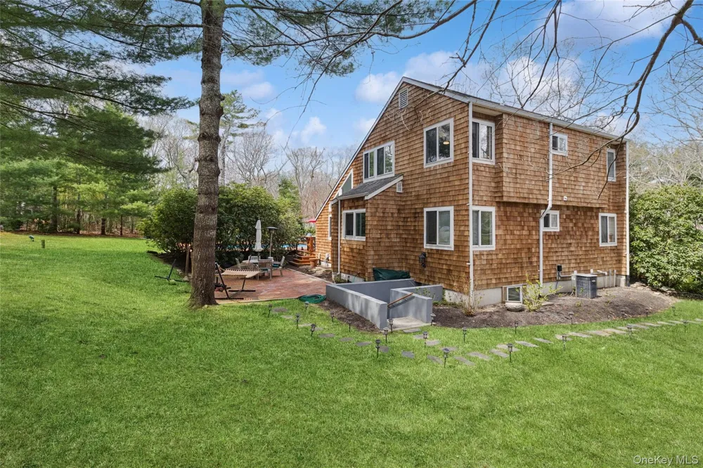 27 Ely Brook Road East Hampton, NY 11937