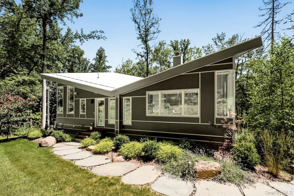 780 Oakwood Circle Stone Ridge, NY 12484