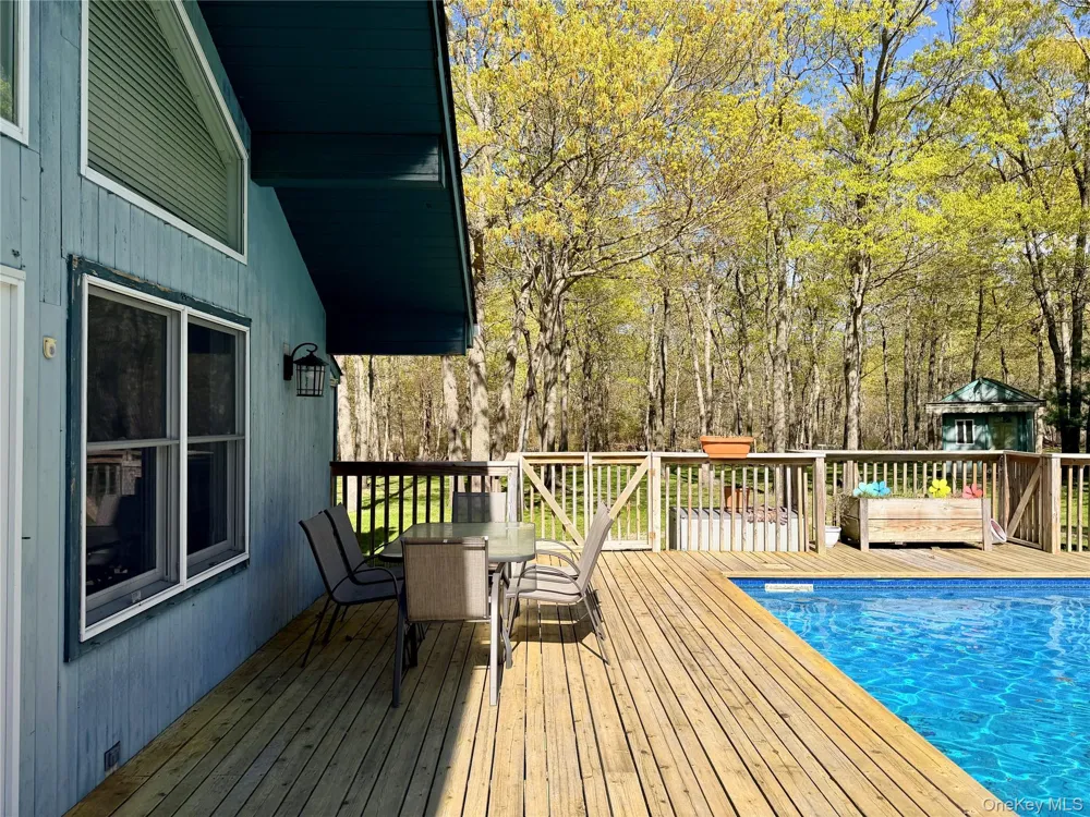 43B Old Squires Road Hampton Bays, NY 11946
