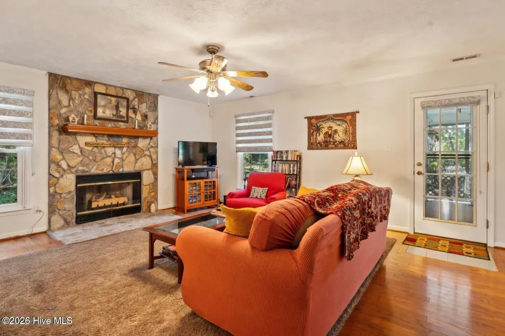 815 La Quinta Lane Hope Mills, NC 28348