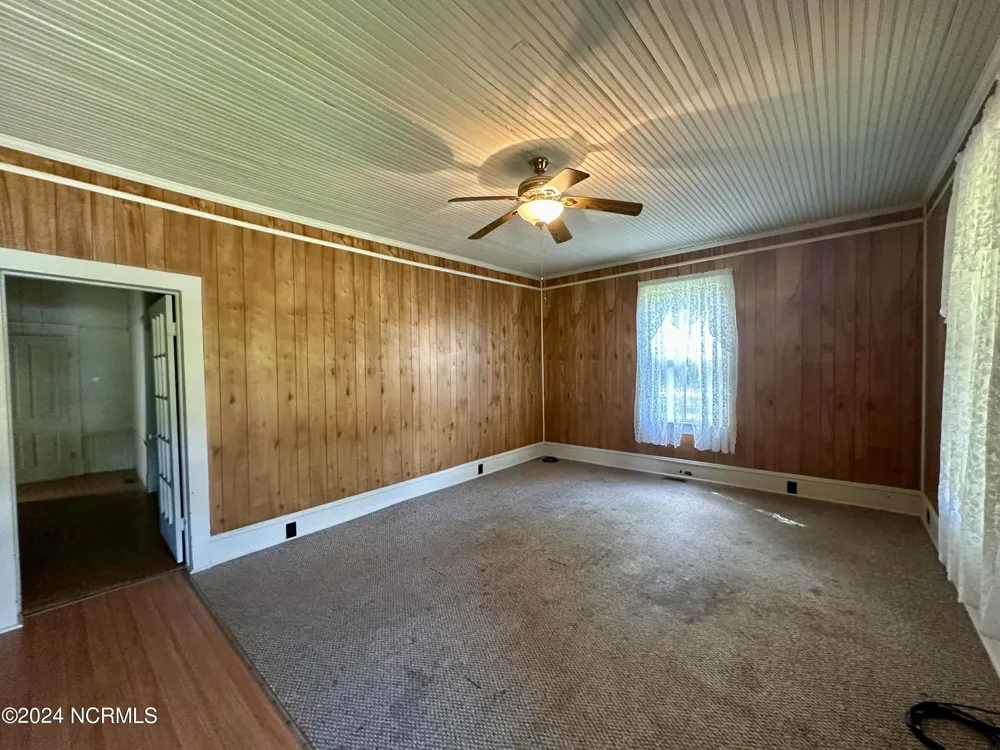 114 Rhodes Avenue Windsor, NC 27983