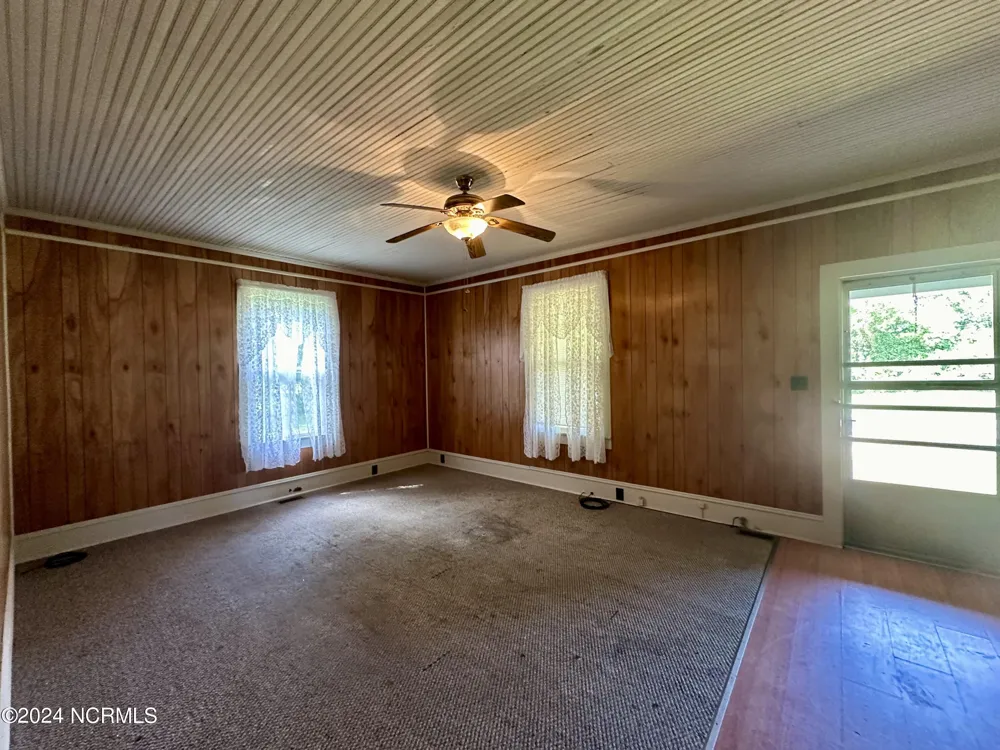 114 Rhodes Avenue Windsor, NC 27983