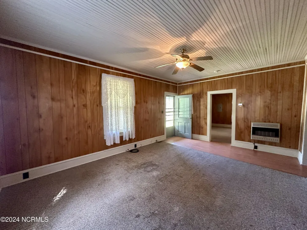 114 Rhodes Avenue Windsor, NC 27983