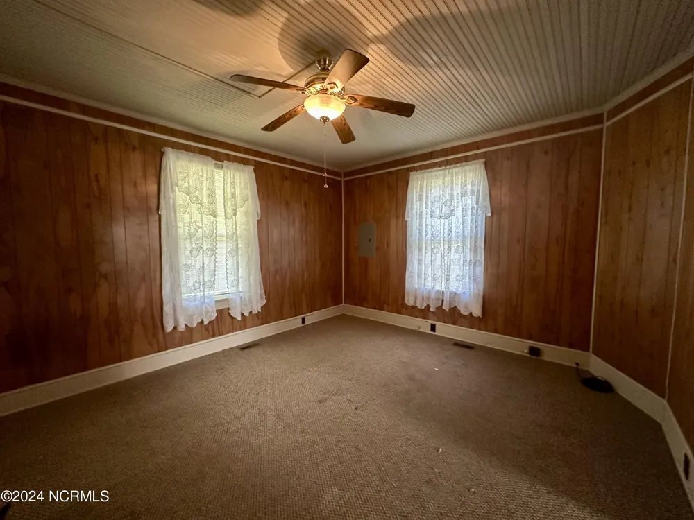 114 Rhodes Avenue Windsor, NC 27983