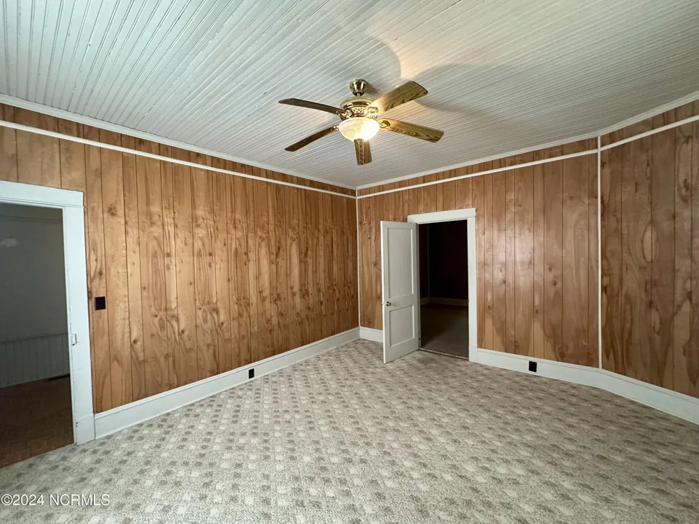 114 Rhodes Avenue Windsor, NC 27983