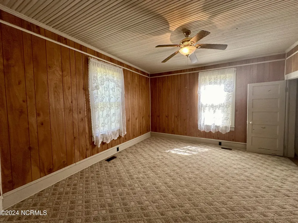 114 Rhodes Avenue Windsor, NC 27983