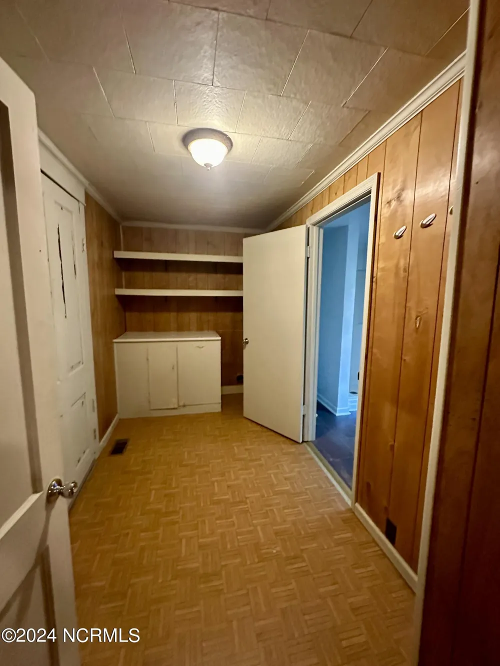 114 Rhodes Avenue Windsor, NC 27983