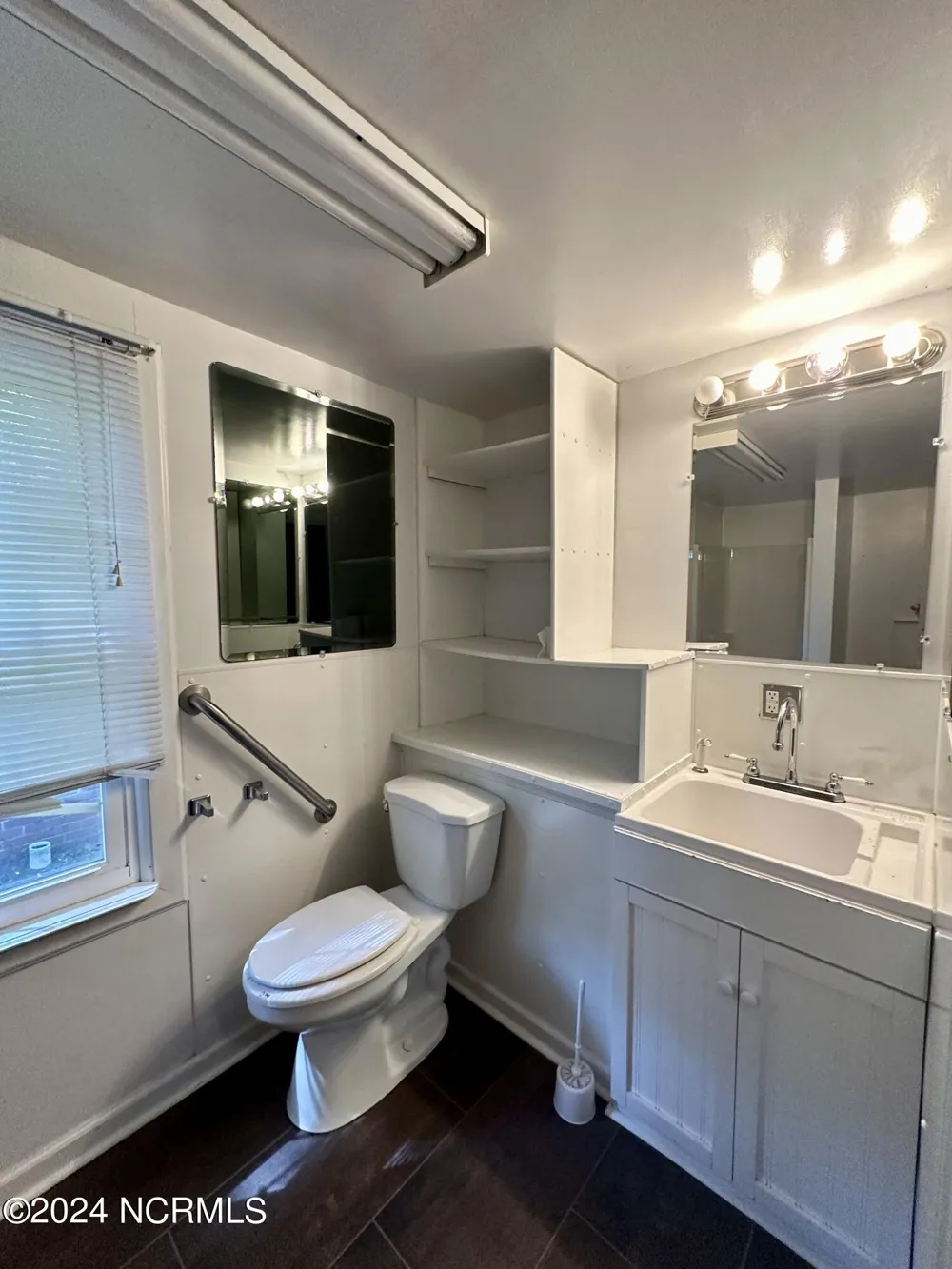 114 Rhodes Avenue Windsor, NC 27983