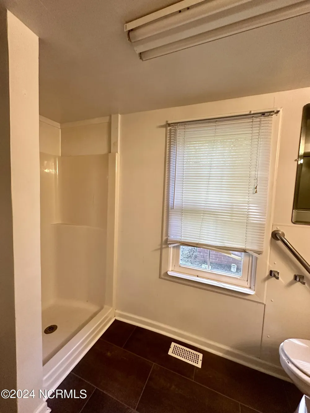 114 Rhodes Avenue Windsor, NC 27983