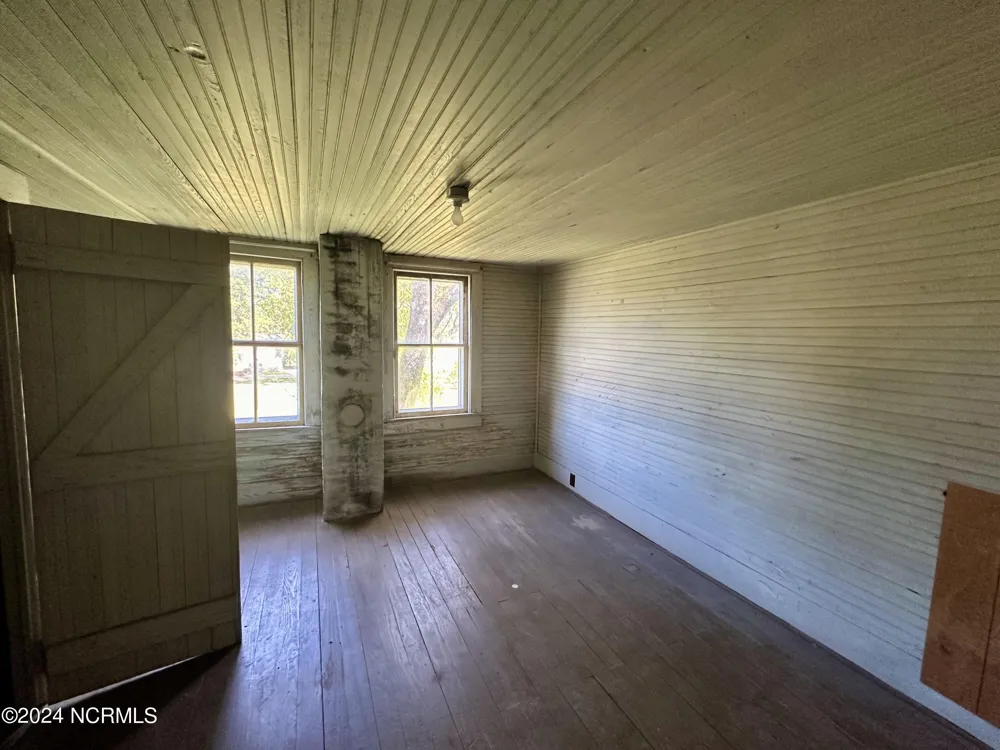114 Rhodes Avenue Windsor, NC 27983