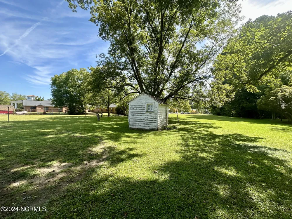 114 Rhodes Avenue Windsor, NC 27983