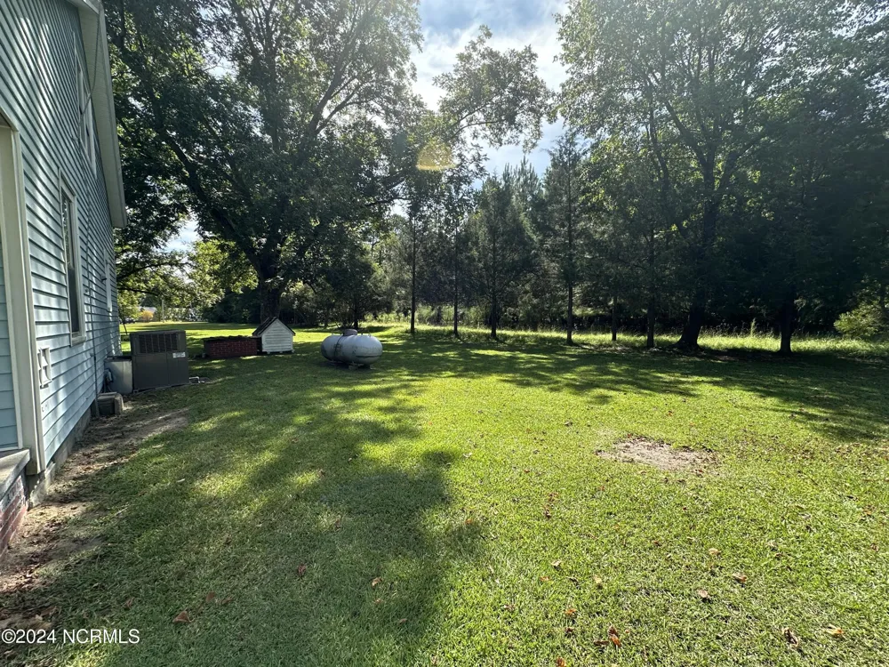 114 Rhodes Avenue Windsor, NC 27983