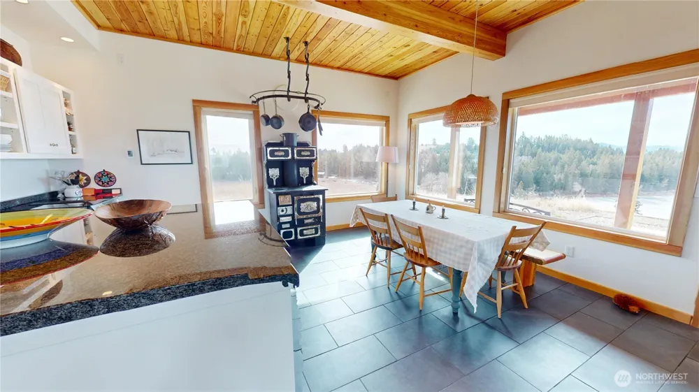 17 Teal Lake Road Oroville, WA 98844