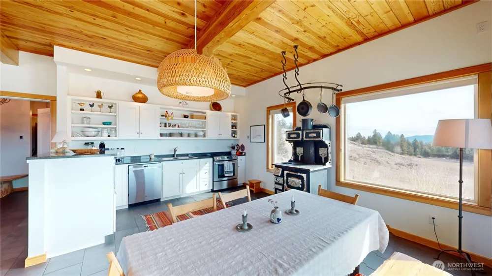 17 Teal Lake Road Oroville, WA 98844