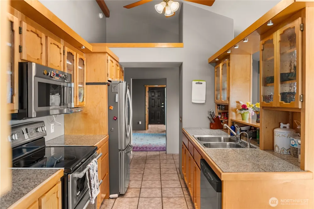 30 Tamarack Trail Oroville, WA 98844