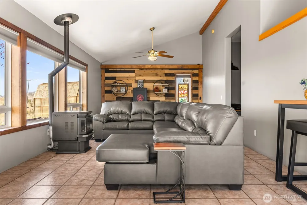 30 Tamarack Trail Oroville, WA 98844