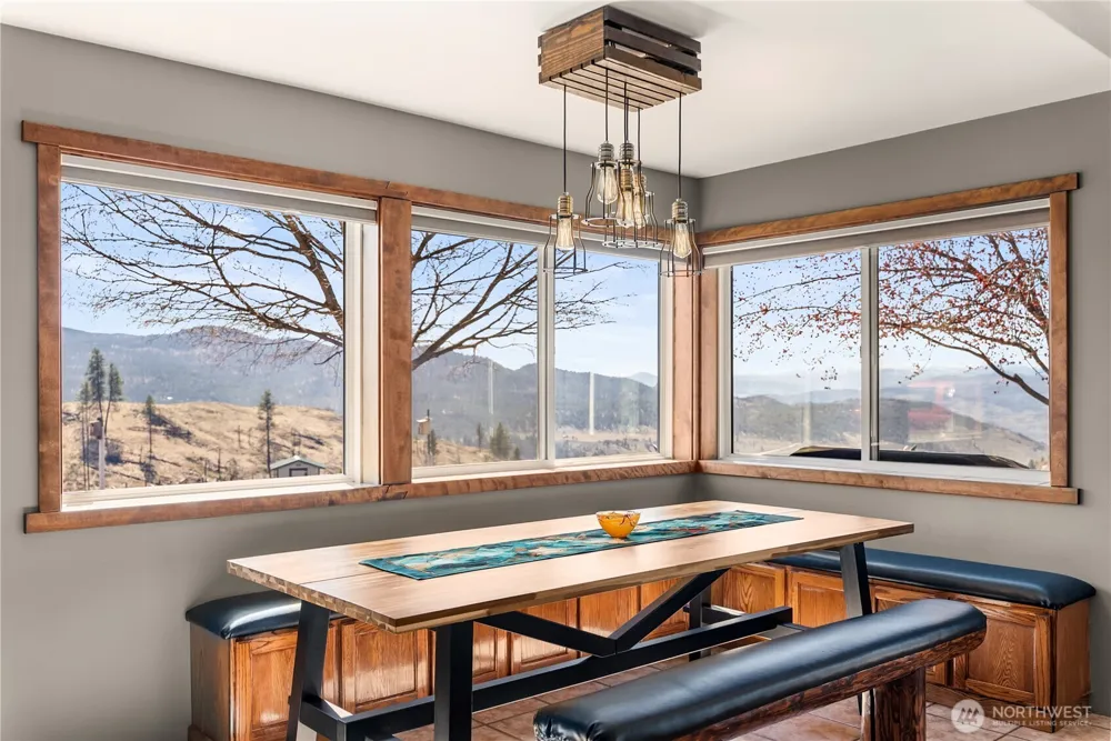 30 Tamarack Trail Oroville, WA 98844